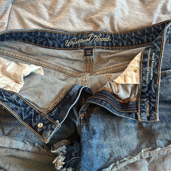 Universal Thread High Rise Shortie - Picture 3 of 3